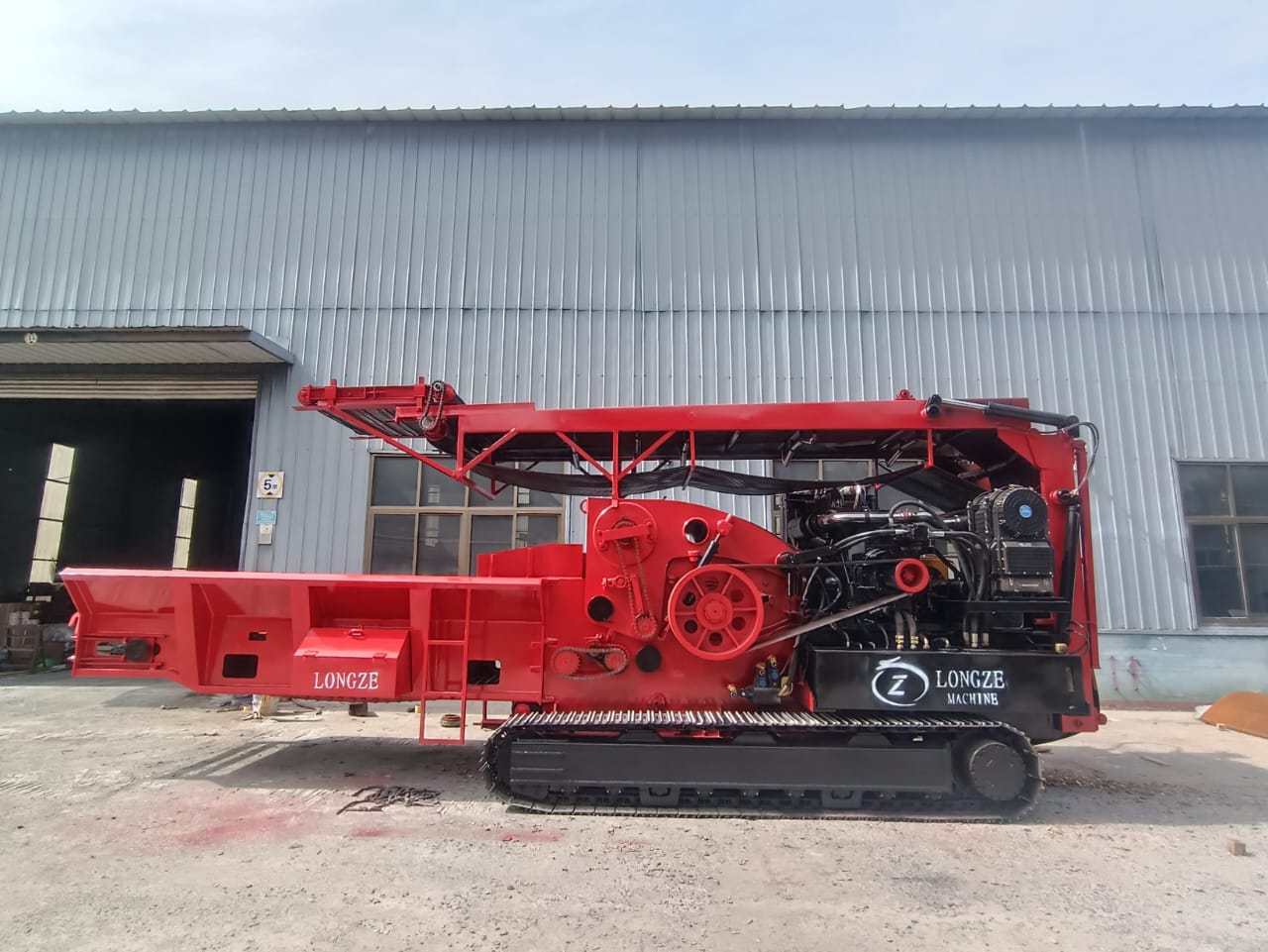 ??LONGZE WHOLE HYDRAULIC CONTROL CRAWLER WOOD CHIPPER SEND TO EUROPE