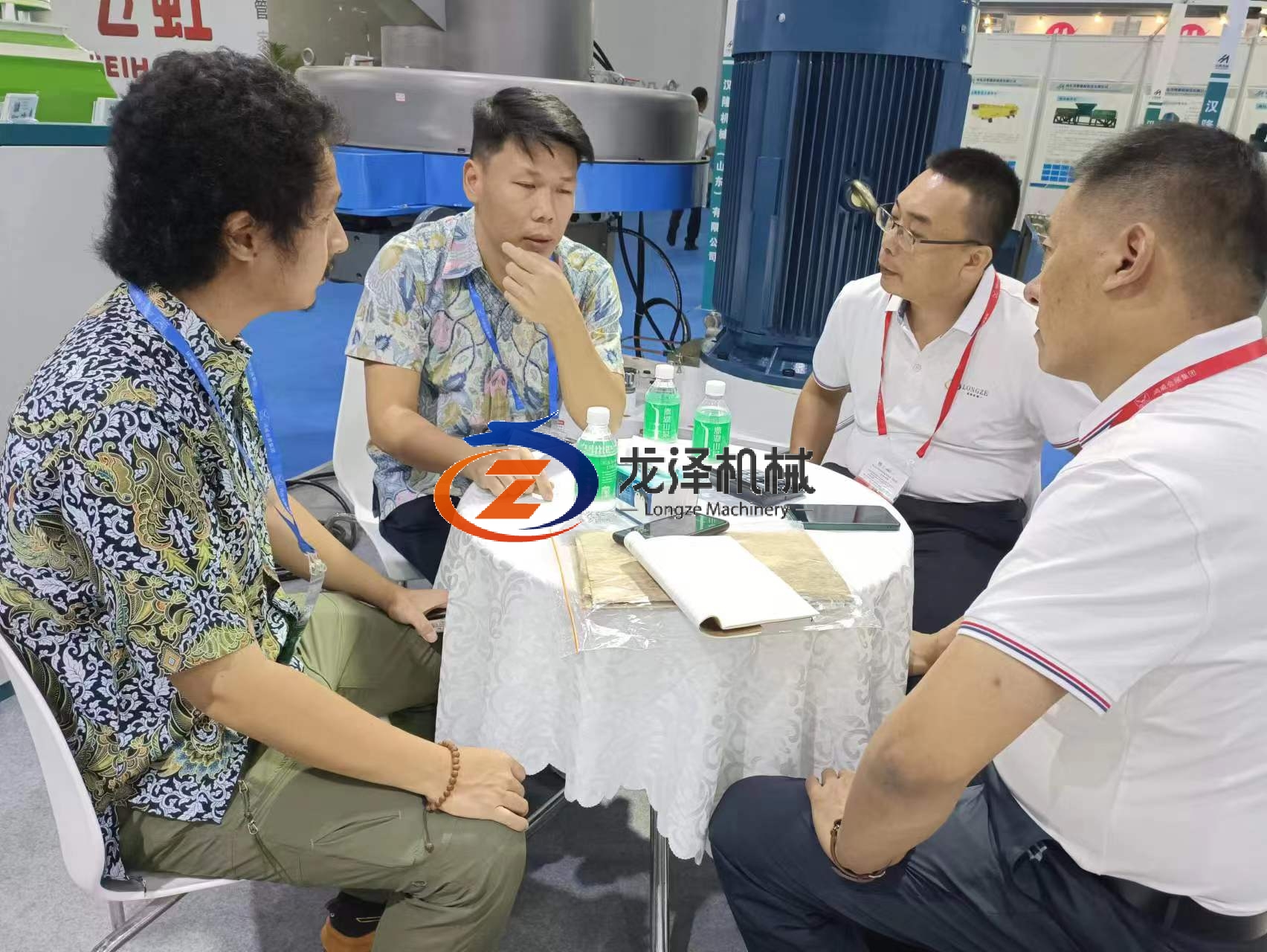 WELCOME CUSTOMERS FROM ALL OVER THE WORLD TO VISIT LONGZE EXHIBITION