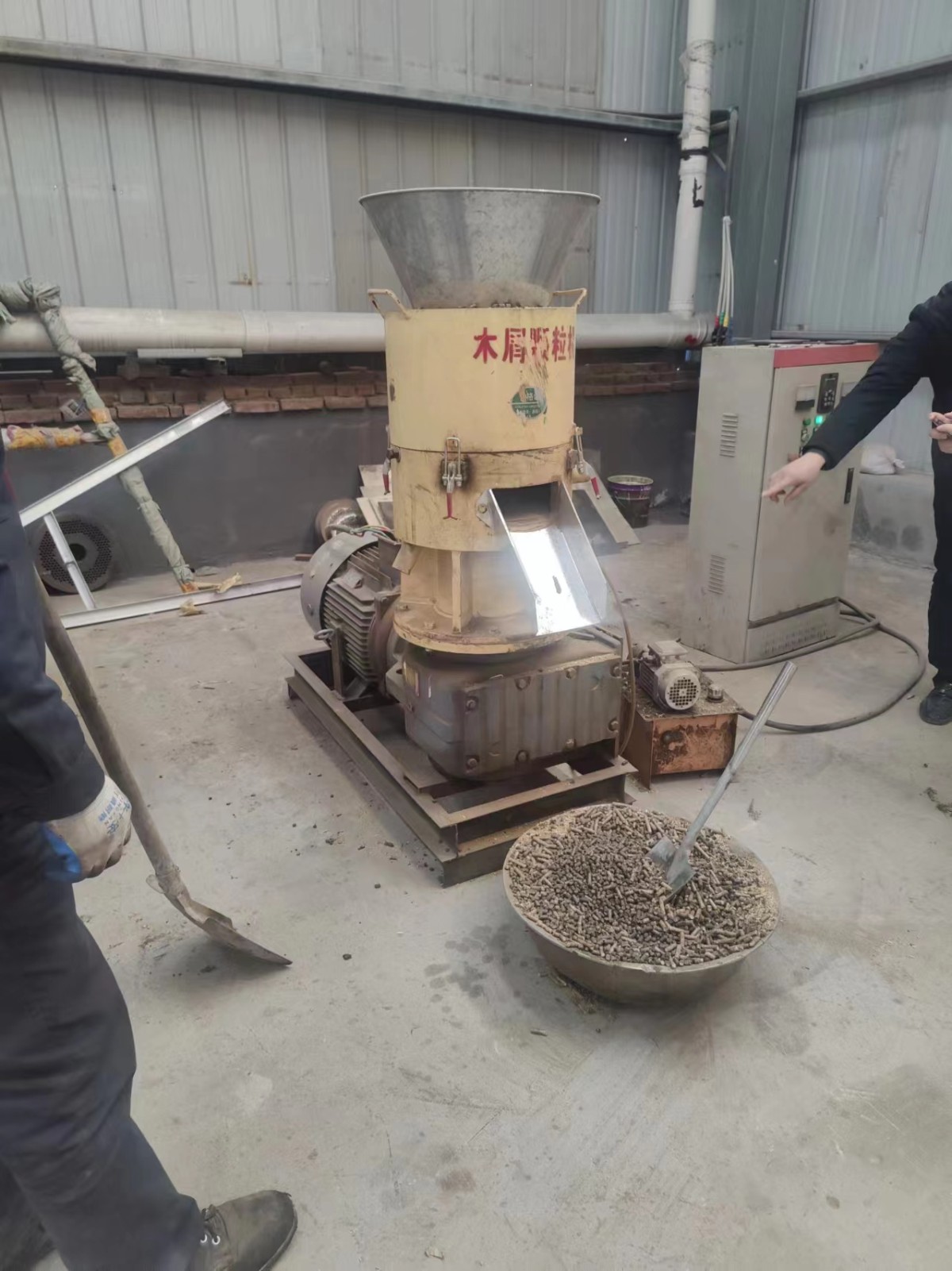 微信图片_202401300934353.jpg Factory inventory equipment test: second-hand flat die pellet machine