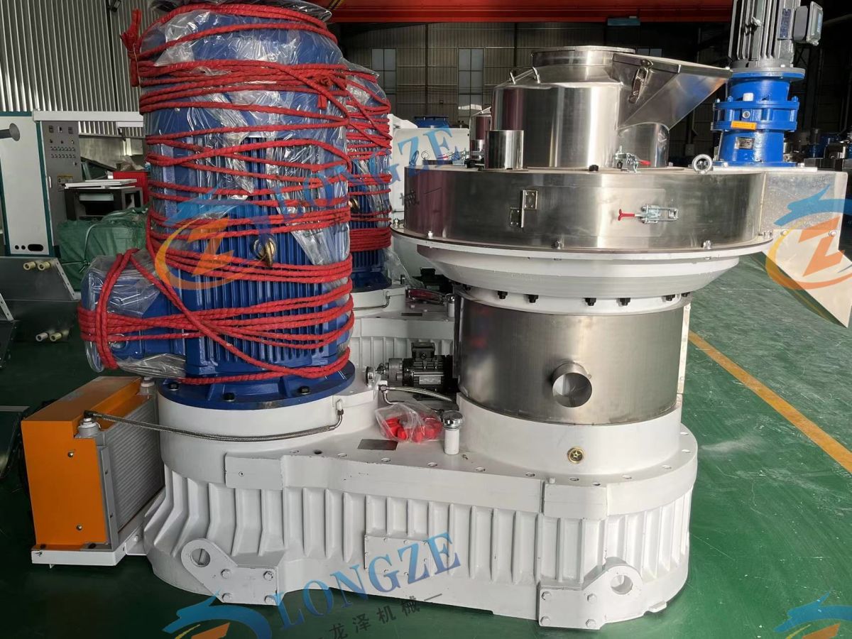 8bbfb0746da527b6329e09f2b953f37.jpg TWO 132KW XGJ560 WOOD PELLET MACHINES SENT TO INDIA