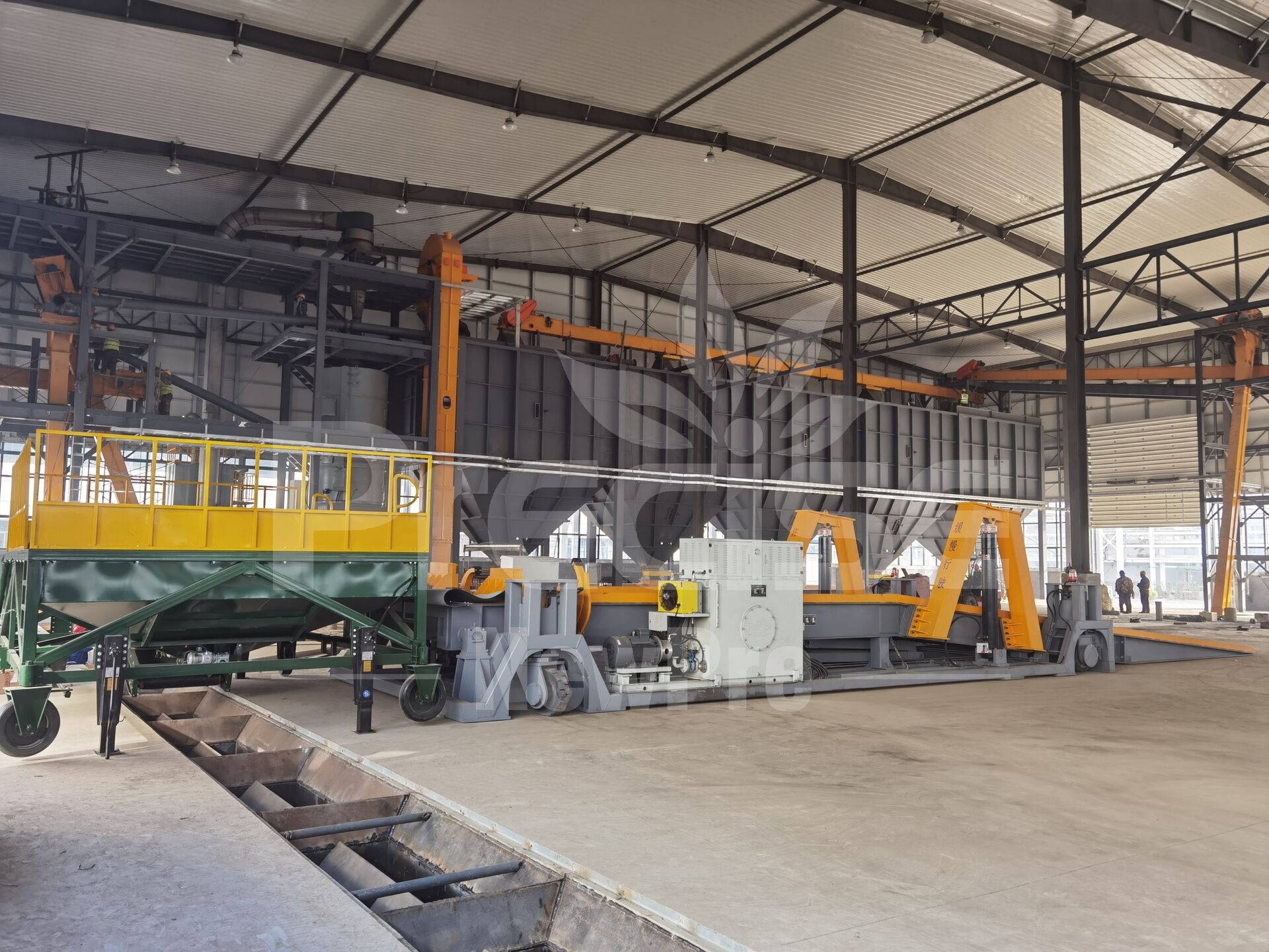 Movable hydraulic truck dumper