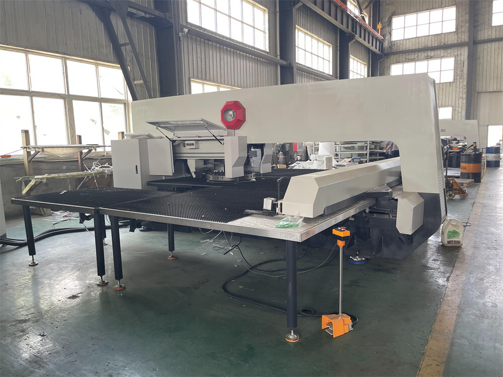 Choosing the Right CNC Turret Punch Press for Your Metal Fabrication Needs