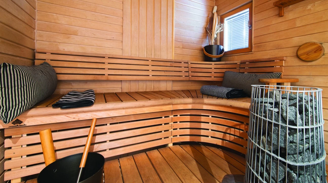 The Ultimate Guide to Outdoor Saunas