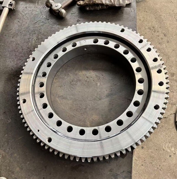Tadano cargo crane zr504 slewing bearing
