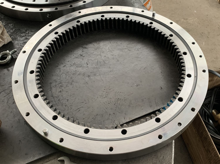 Pc15 Komatsu small excavator slewing bearing