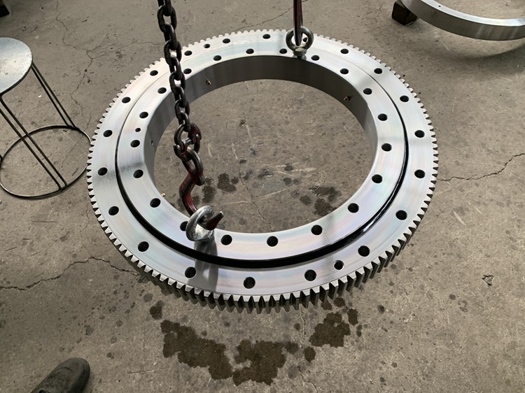 011.30.560 China standard model slewing bearing