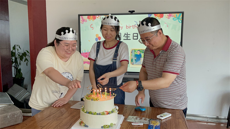 ¡Jinan Ritec celebra los cumpleaños de tres empleados!