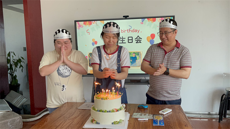 ¡Jinan Ritec celebra los cumpleaños de tres empleados!