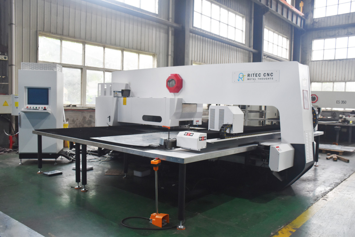 La máquina combinada láser de punzonado ES350 de Ritec ya se envía a Australia