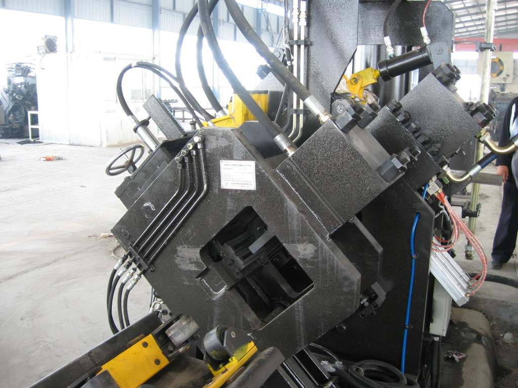 Pantalla de carga transversal de línea de punzonado en ángulo CNC JGX1516 Pantalla de carga transversal de línea de punzonado en ángulo CNC JGX1516