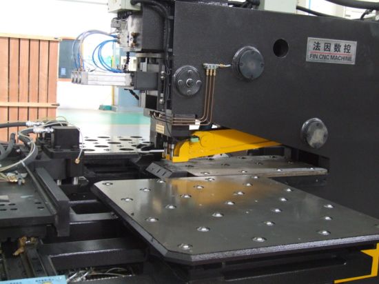 Solución de alarma de punzonado de torreta CNC