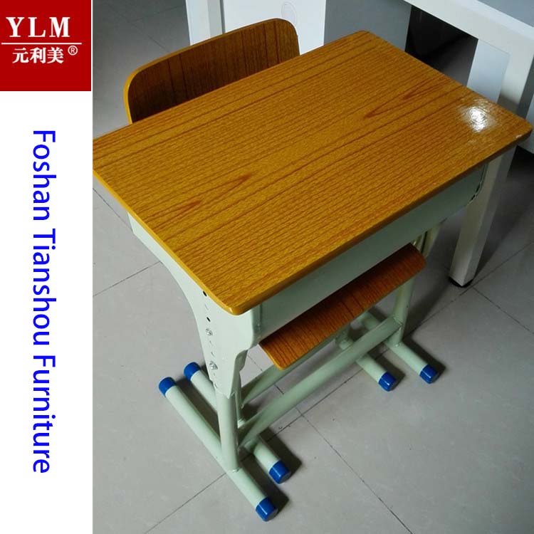 Single person desk and chair set