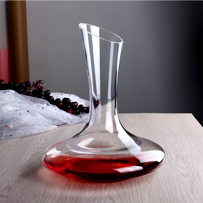 Three-point reclining decanter
