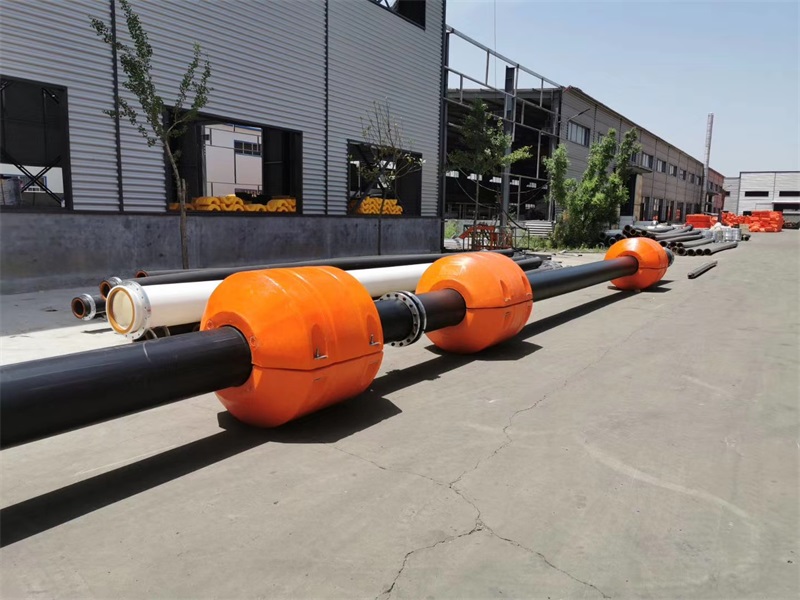 Floating pipeline