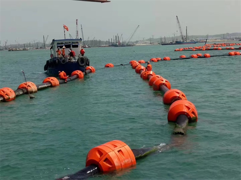 Floating pipeline