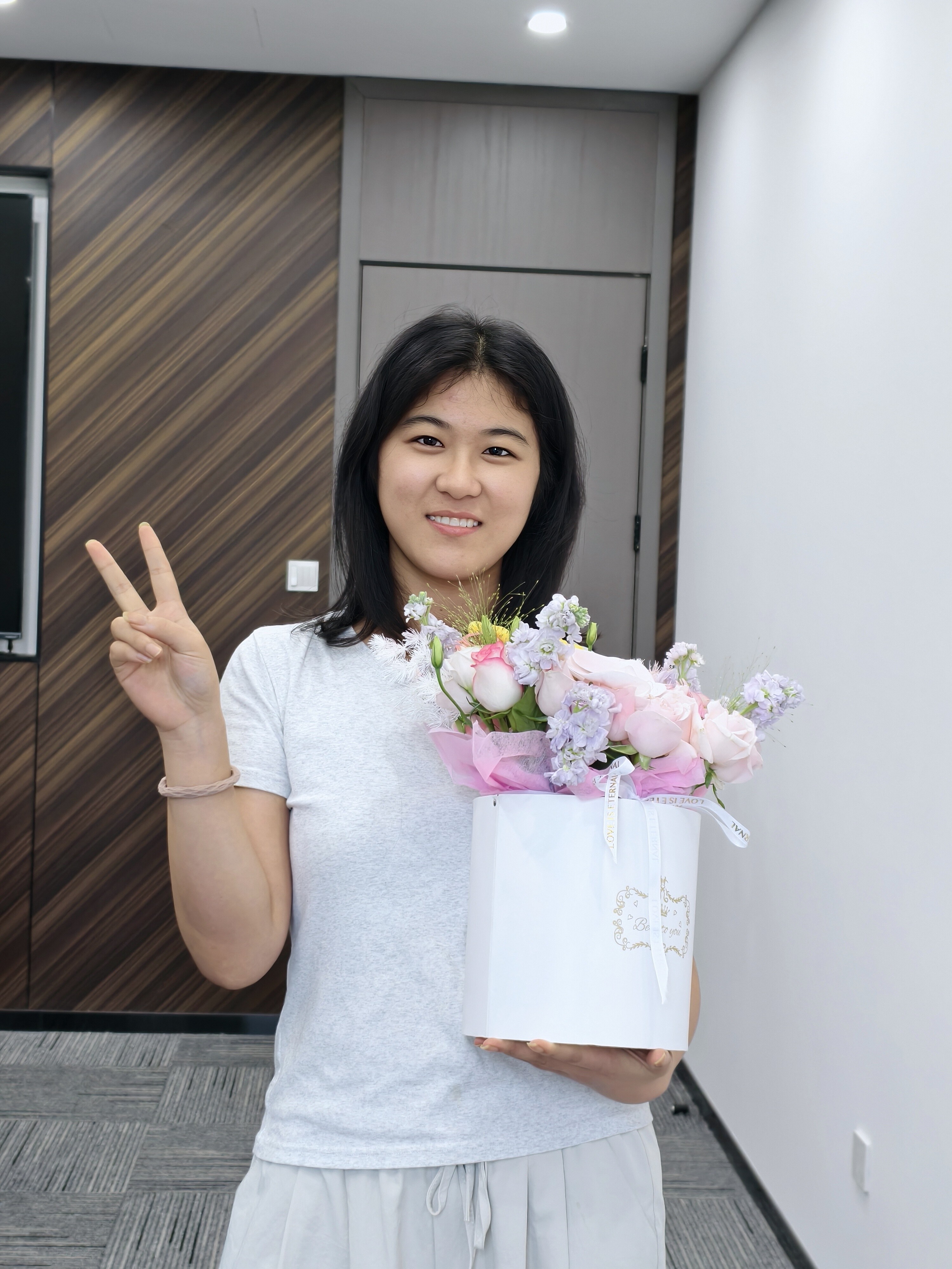 Компания Jinan Focus Bearing Co., Ltd. устроила теплый ужин в честь дня рождения Деонны
