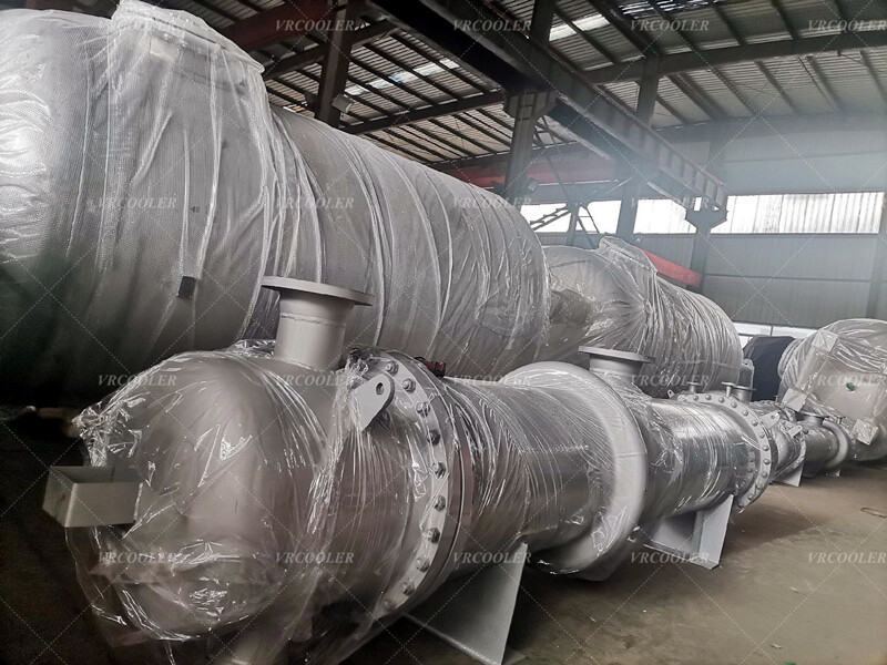Why does a surface condenser operate under vacuum?