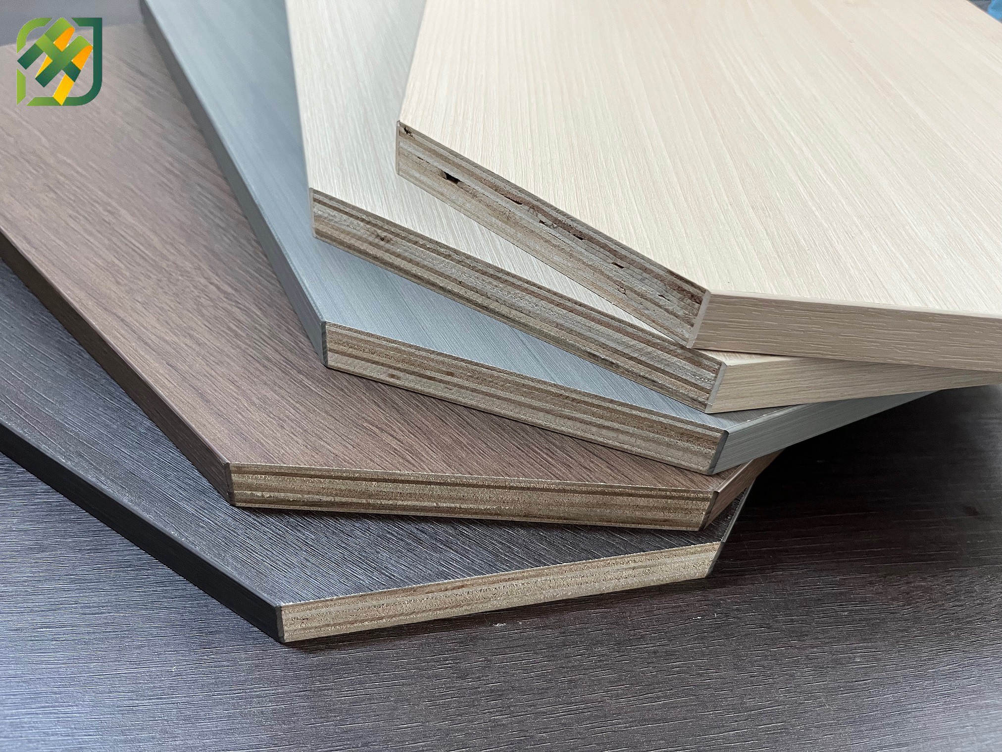 Melamine Plywood - Durable & Decorative Panels
