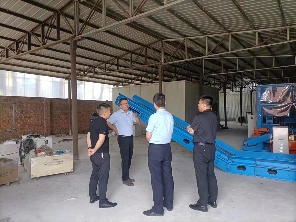 Agricultural Development Bureau Delegates Visit Plywood Factory to Explore Sustainable Agricultural Development