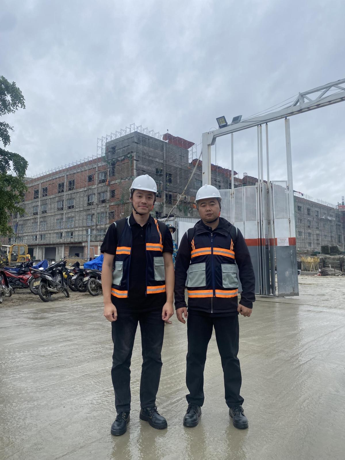 Case | ESD Vinyl Tile in Electronics Factory