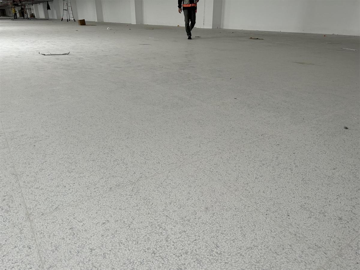 Case | ESD Vinyl Tile in Electronics Factory