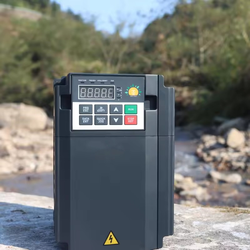 Three Phase Hybrid Solar Pumping Inverter 7.5kw 15kw 22kw 30kw 37kw 45kw 55kw With Mppt Functions