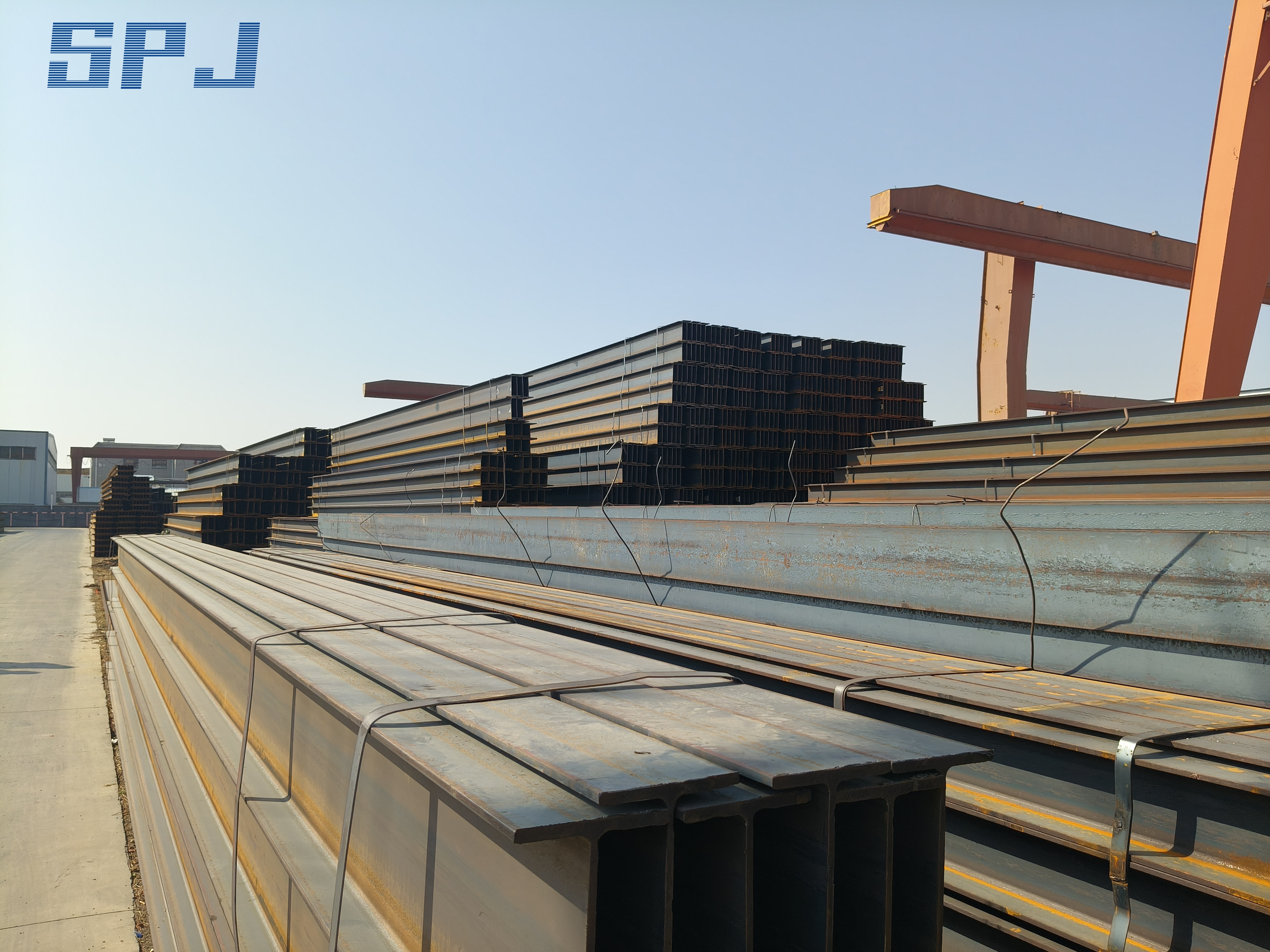 Construction Steel A36 / Ss400 / S235jr/S275jrs355jr/Q235 / Q355 Hot Rolled I Beams/Angle/Channels/H Beams/Hot DIP Galvanized C Beams Low Carbon High Streng