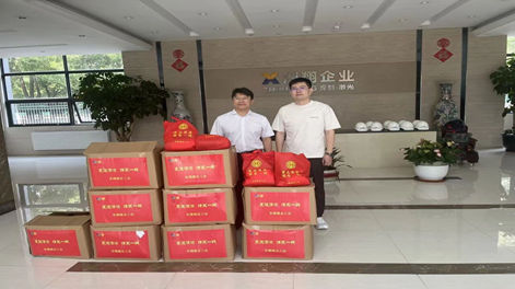 Summer Coolness Delivered, Caring for Frontline Workers: Donggang Town Federation of Trade Unions Visits Zhouxiang to Offer High-Temperature Relief