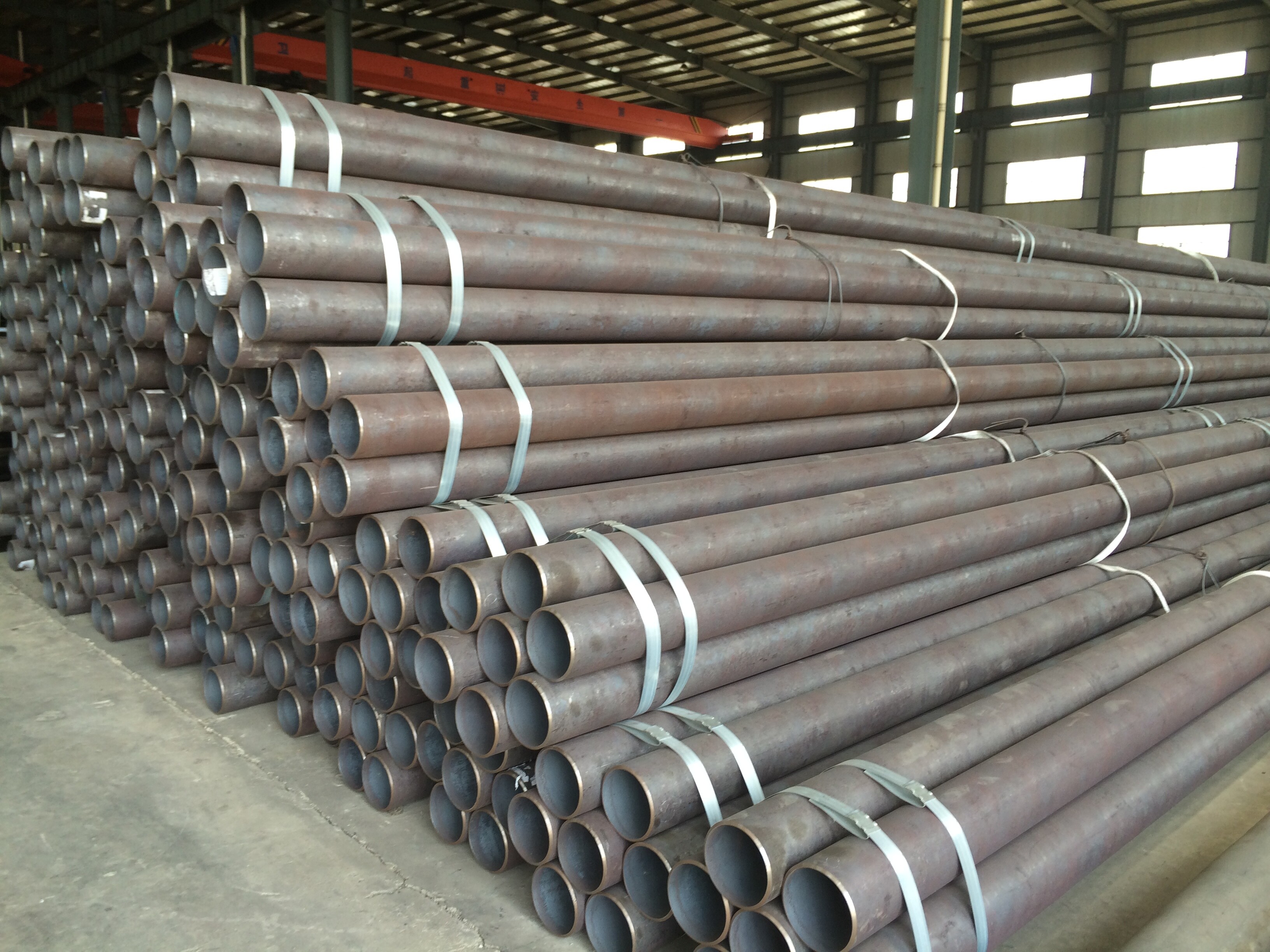 Compare the Pros and Cons of Seamless vs Welded Carbon Steel Pipes