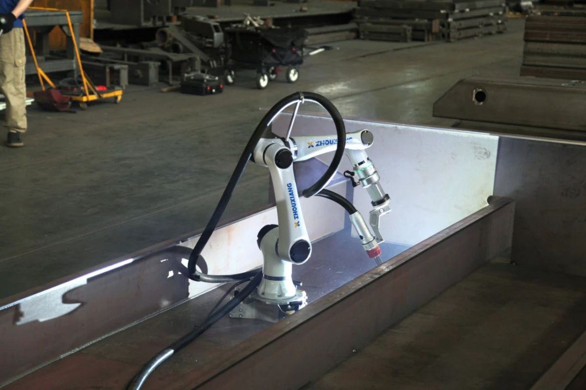 微信图片_20250807164945 The smart welder you can carry on your own—Zhouxiang collaborative robot