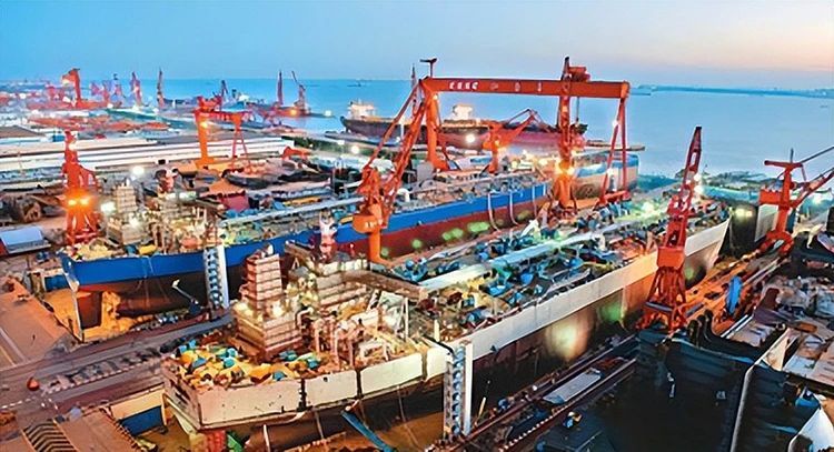 微信图片_20250523132323.jpg Les robots collaboratifs de Zhouxiang aident les navires à réaliser des soudures automatisées de haute qualité