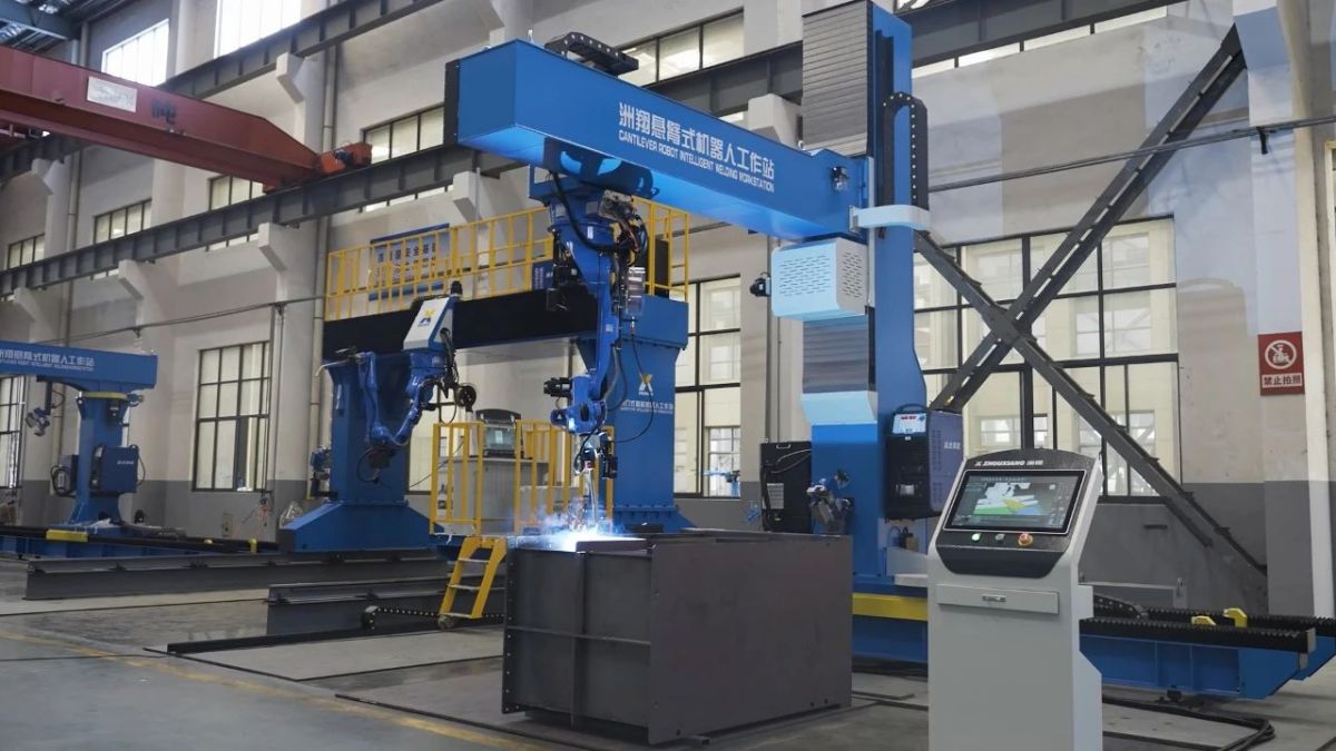 Les robots de soudage de Zhouxiang contribuent à la fabrication intelligente de réservoirs de carburant