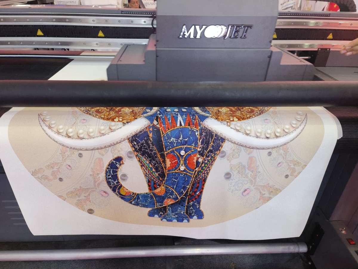 3b7fe1a1ab8a451e909572520964baea_origin(3).jpg What is UV Printing? — Differences and Advantages Compared to Traditional Printing Technologies