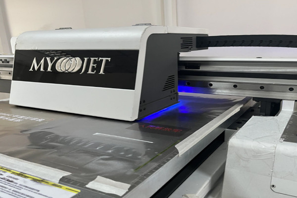 6090C (9).jpg Safety-Designed 6090 UV Printer with Internal UV Lamp to Minimize Ray Exposure