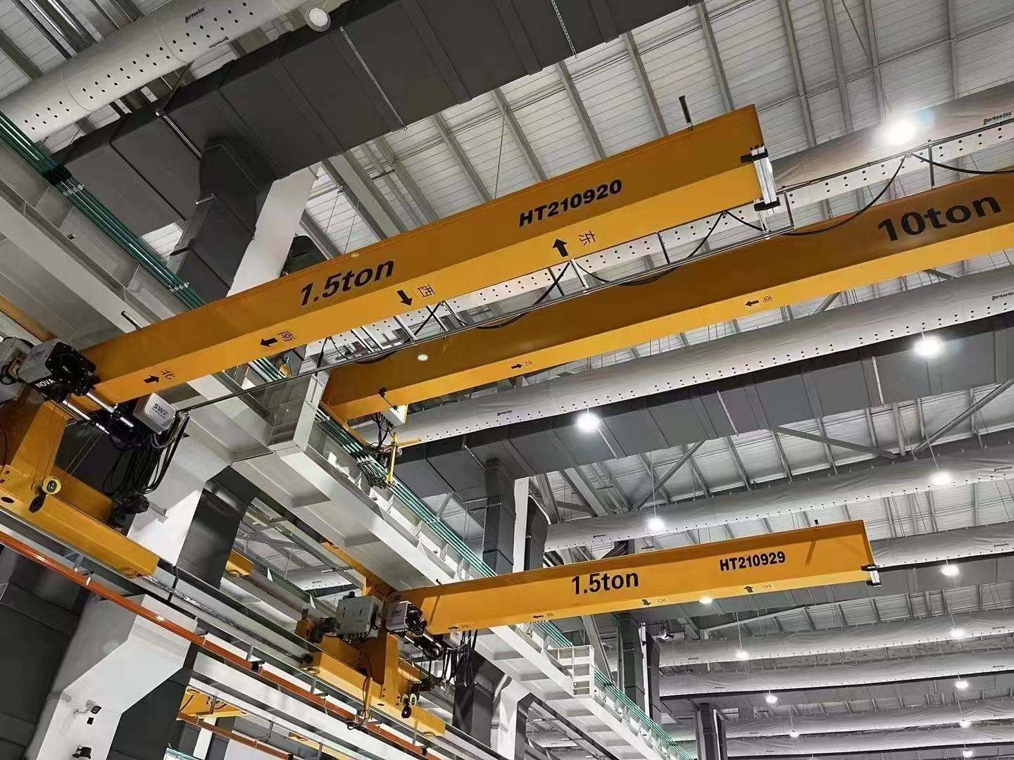 Light cranes