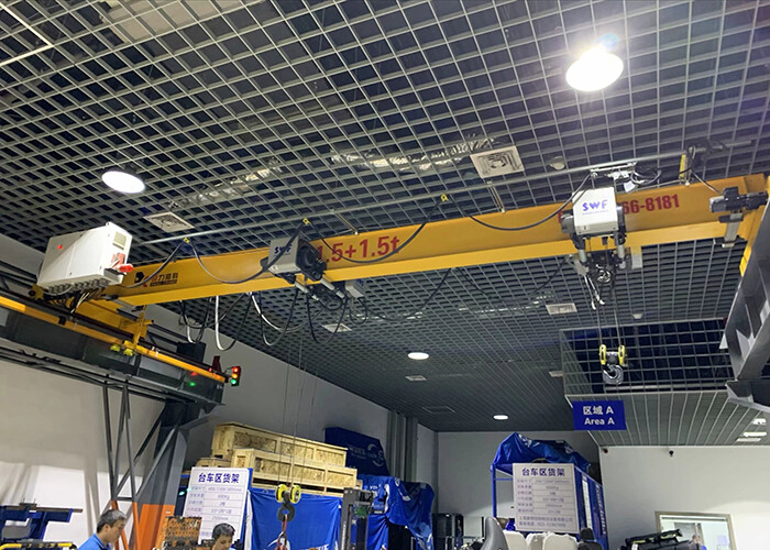 Light cranes