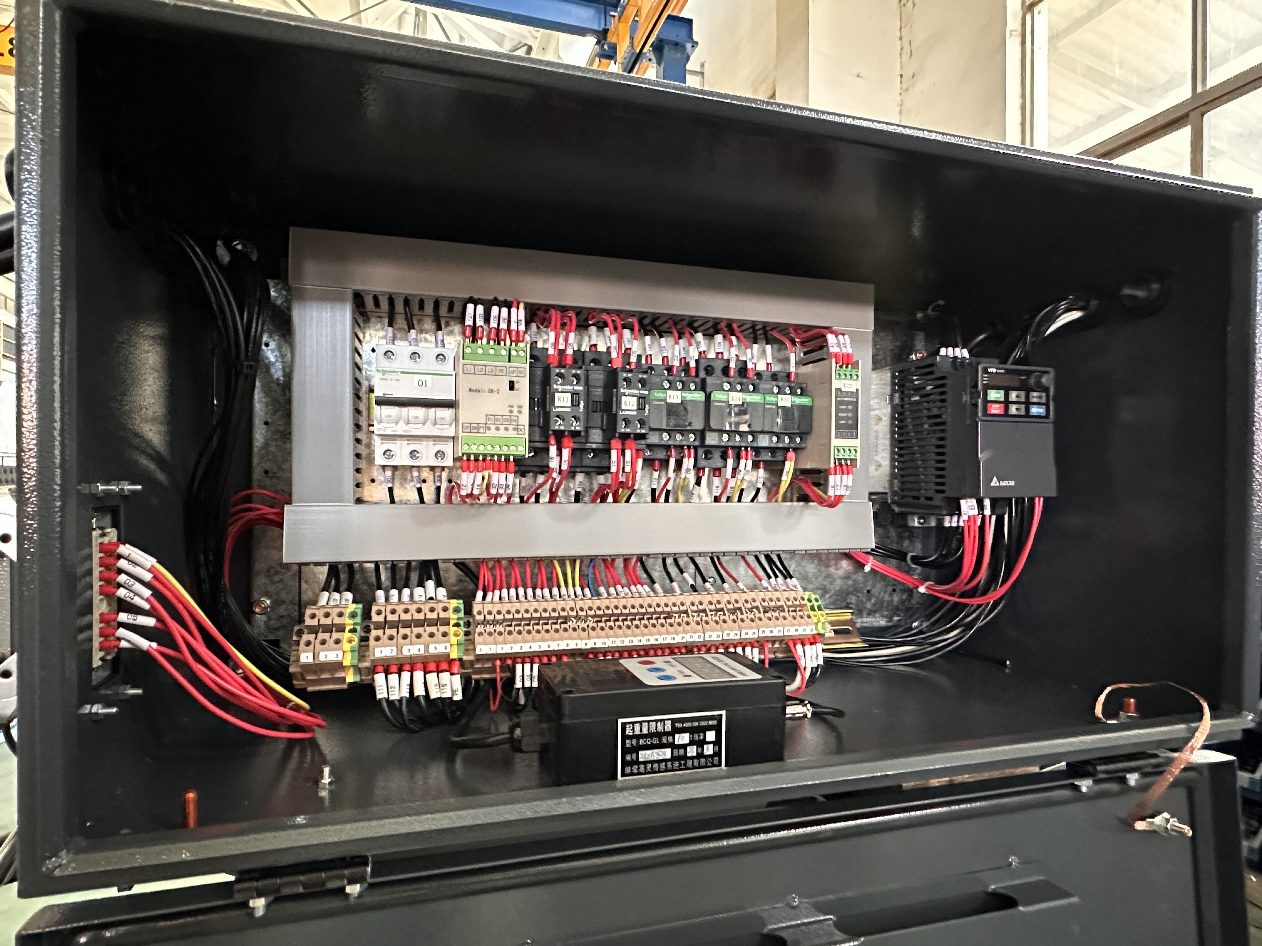 Wire rope hoist