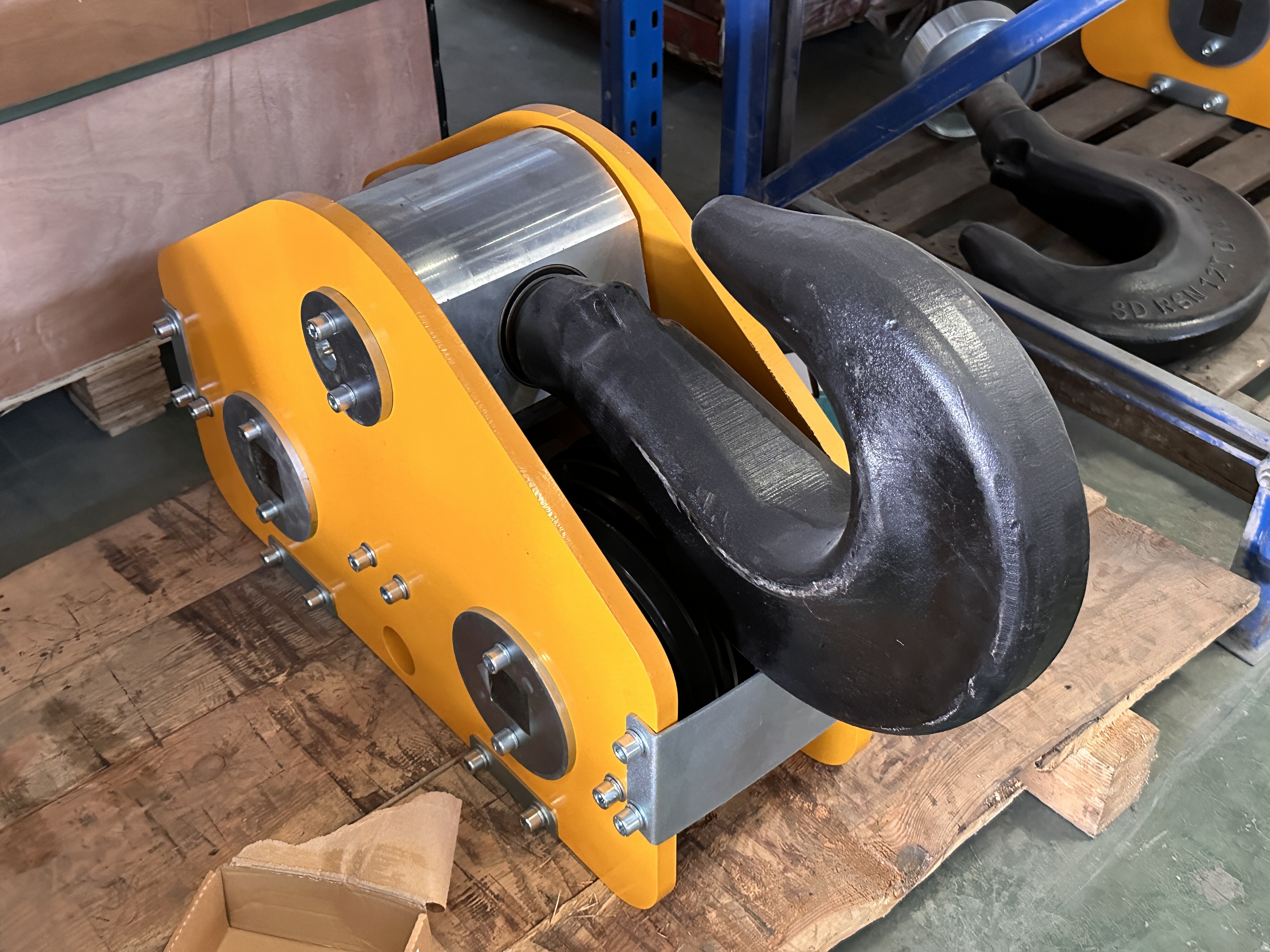 Wire rope hoist