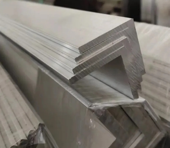 Ángulo de acero de aluminio