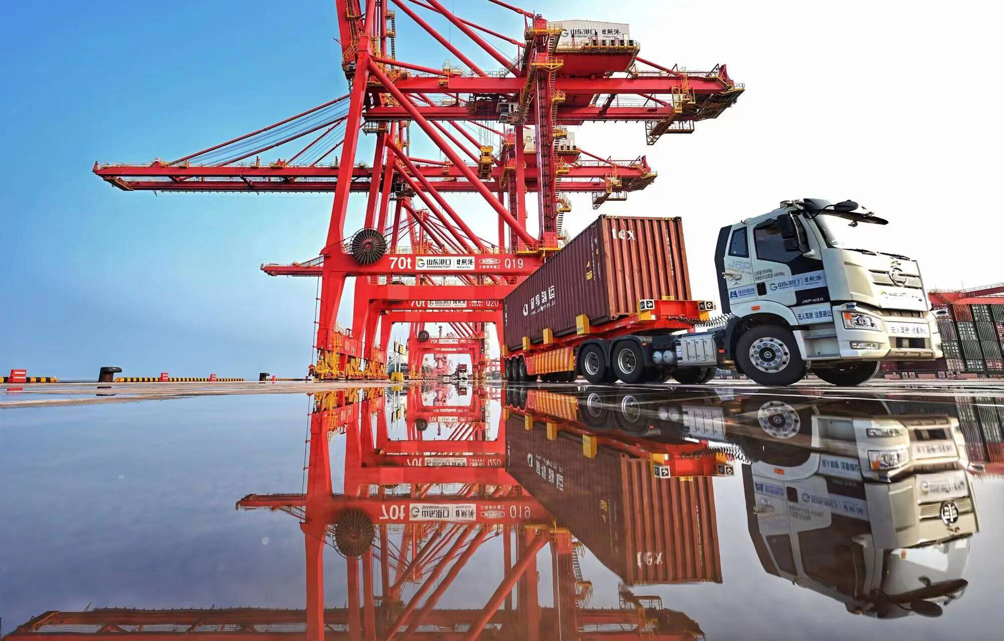 Luchi International Supply Management Co., Ltd. successfully exported truck to South Africa