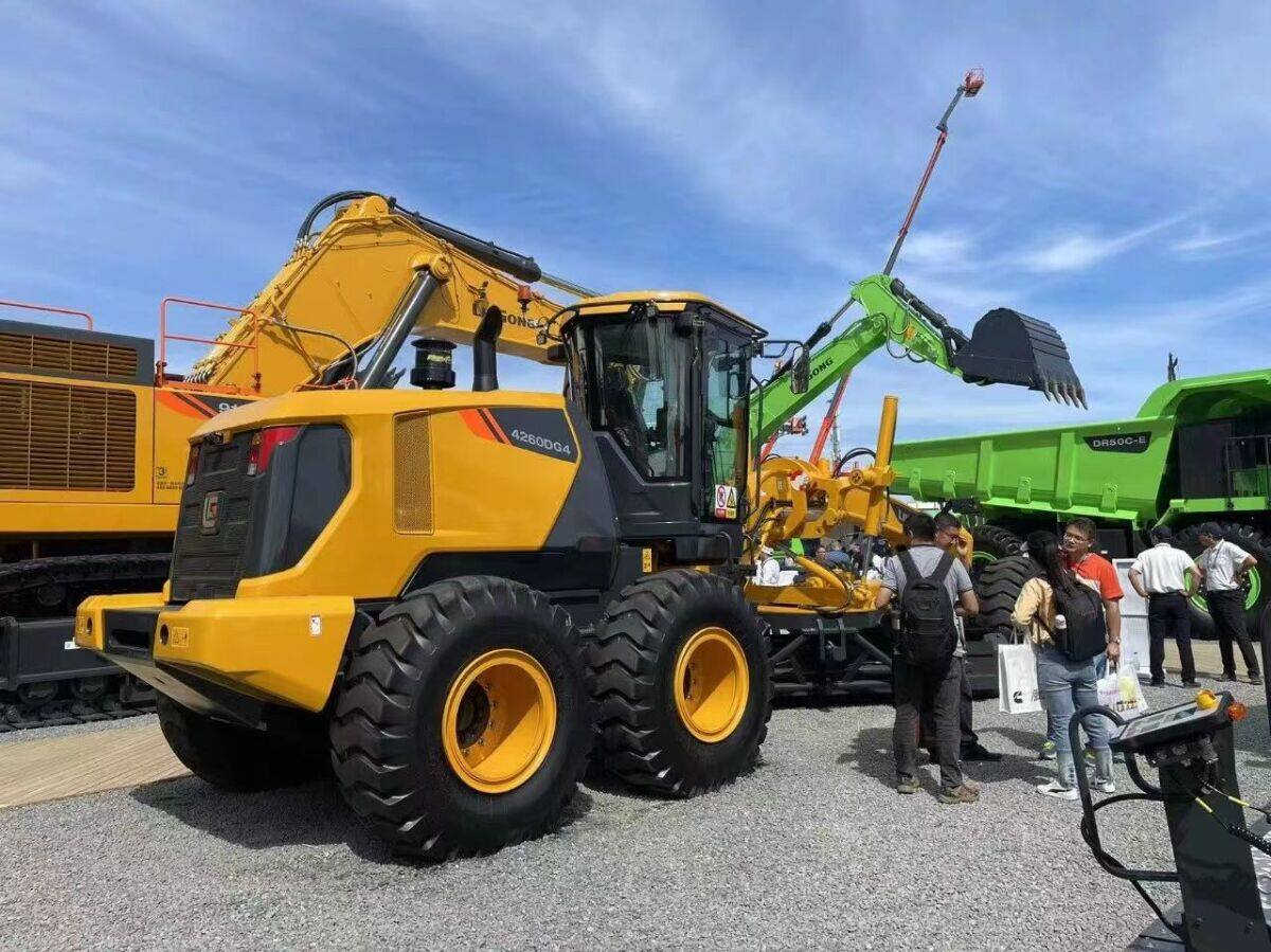 Liugong has exported many bulldozers and mining cards to West Africa to help local infrastructure construction