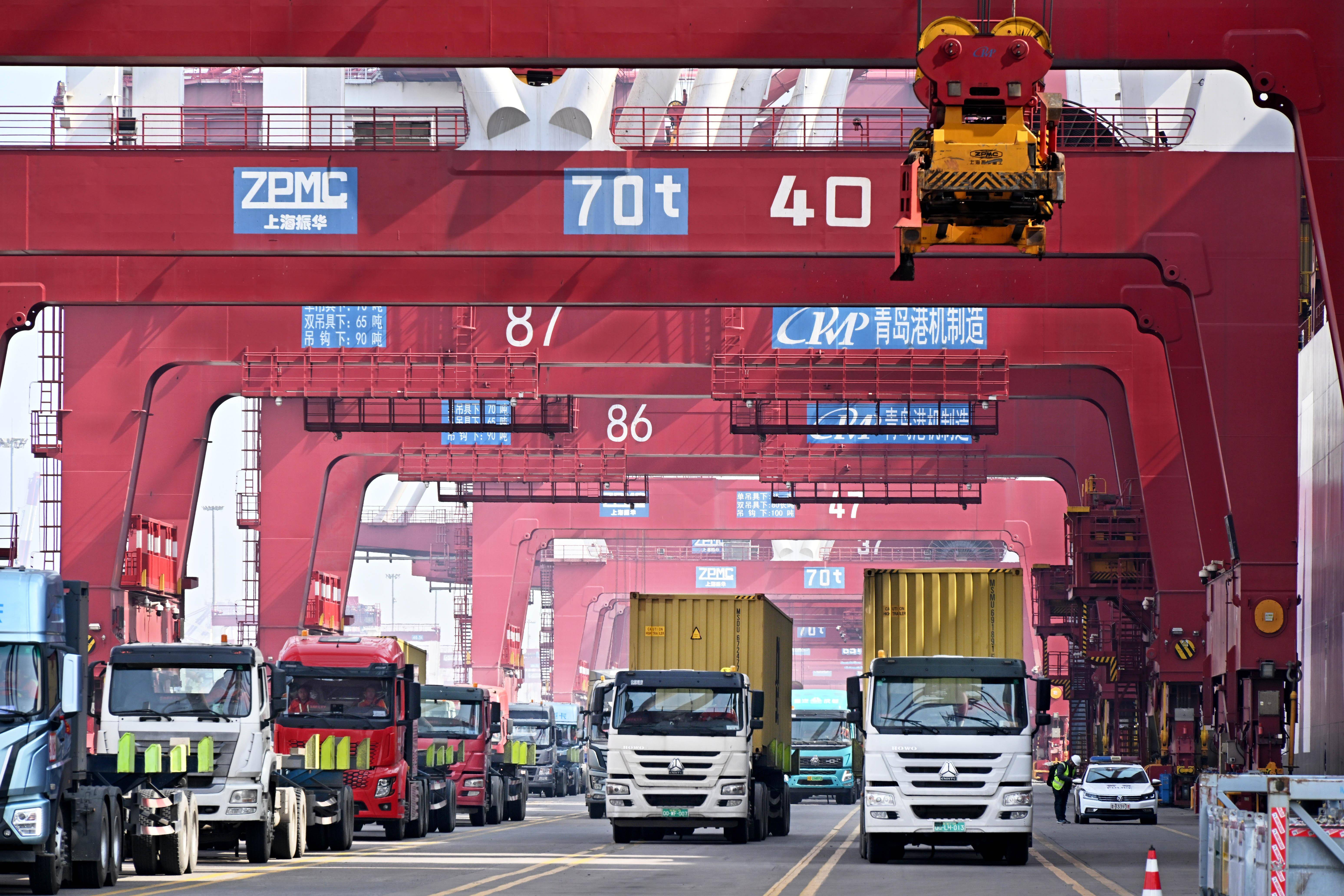 Mixing trucks are exported to Central Asian countries in batches to help the construction of the Mixing trucks are exported to Central Asian countries in batches to help the construction of the