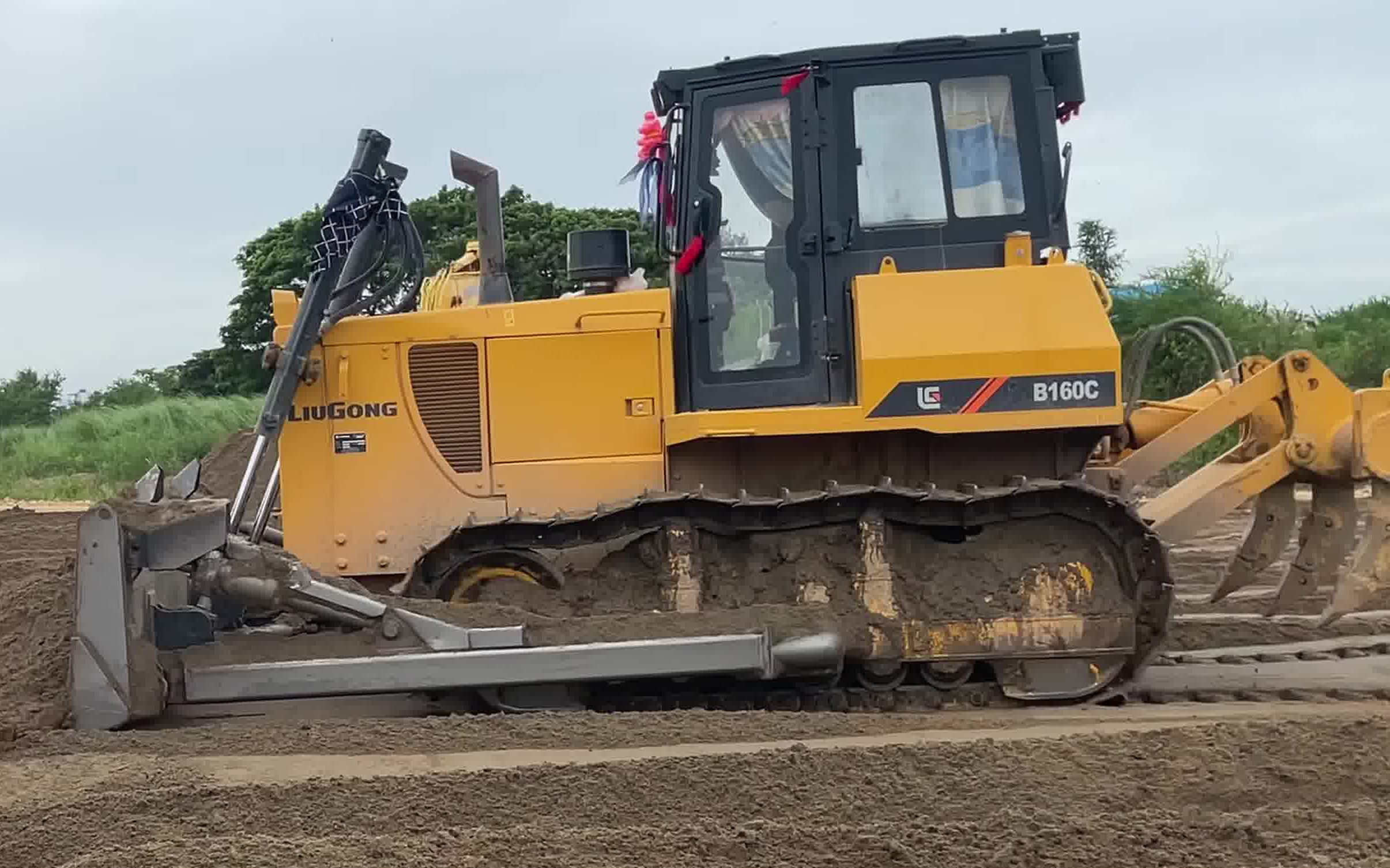 Extending human power, Liugong bulldozer goes out to sea Extending human power, Liugong bulldozer goes out to sea