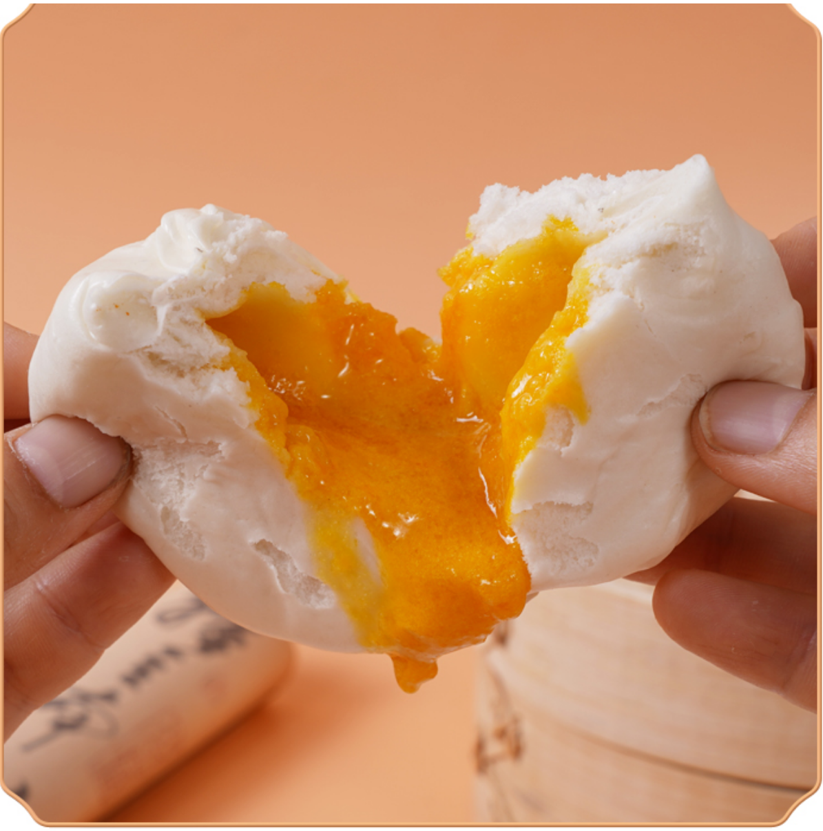 Eigelb-Custard-Brötchen
