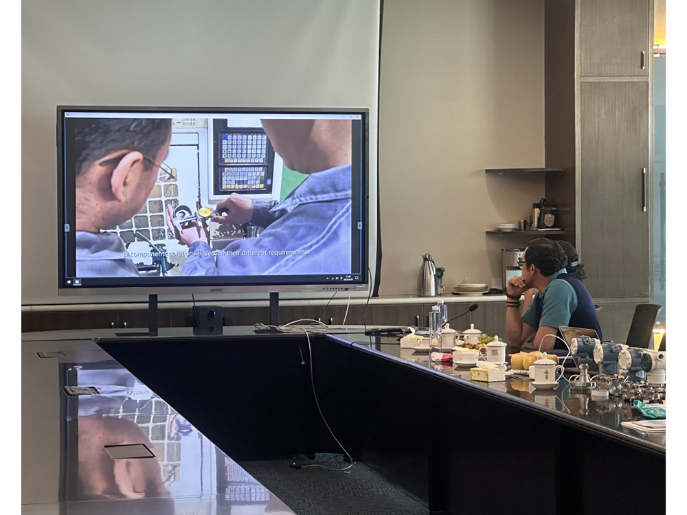 Clientes guatemaltecos visitan nuestra empresa