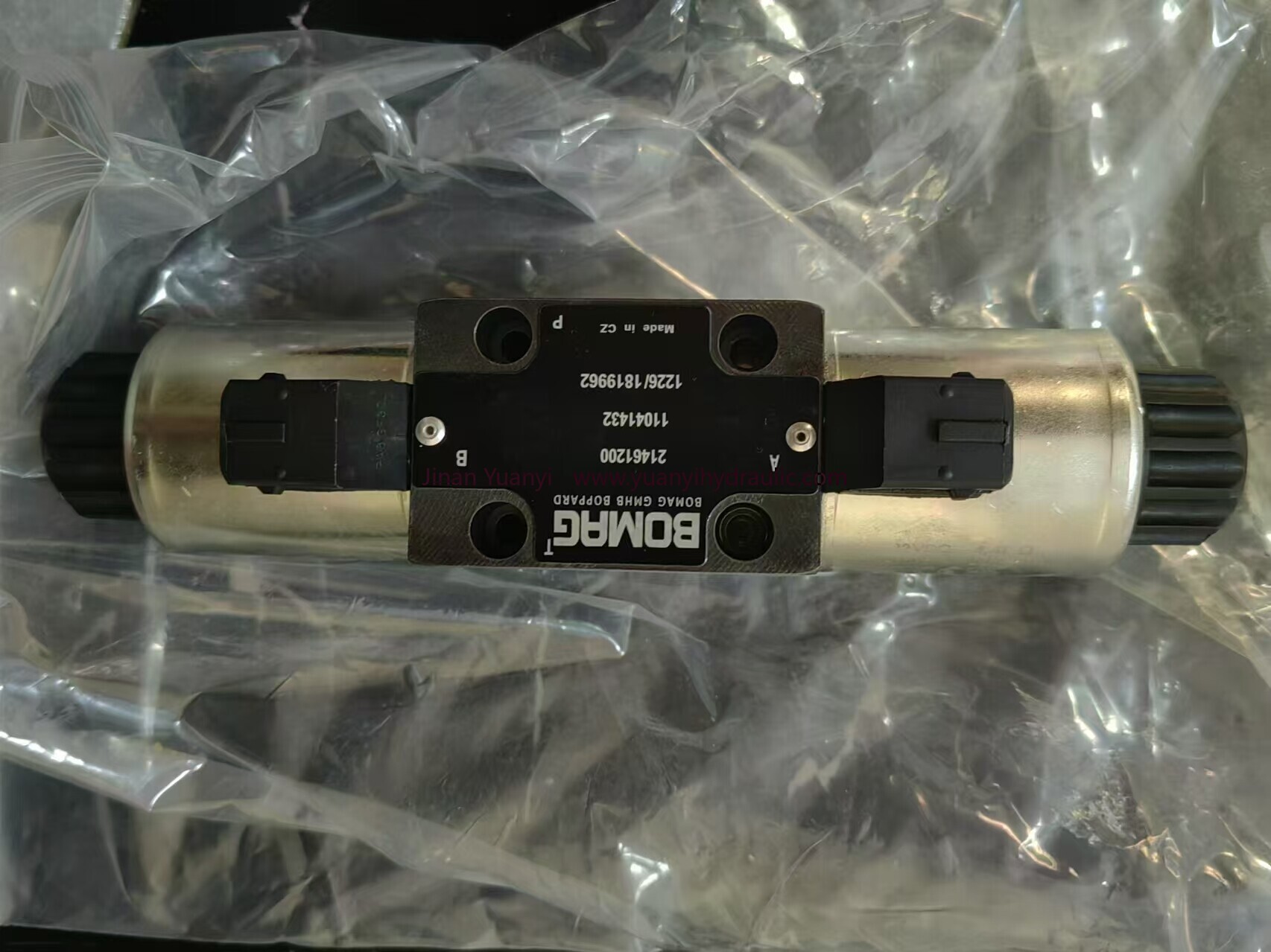 21461200 bomag valve.jpg 21461200 Bomag Vibration Hydraulic Pump Control Valve