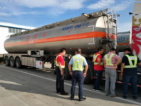 Especialista en transporte por carretera de productos químicos peligrosos visitó OKet