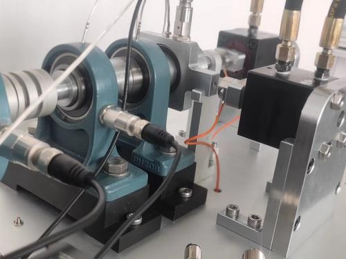疲劳寿命试验.png Fatigue life test of ball bearing and roller bearing