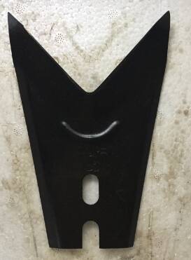 Shear blade for glass feeding machine