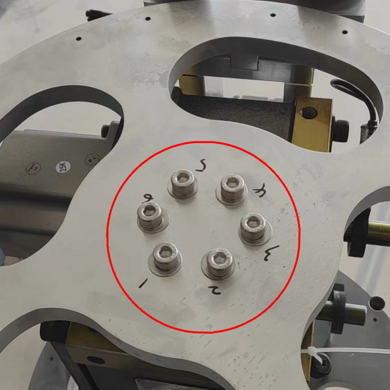 10-12-1.jpg How to deal with the problem that the cam divider fixed disc cannot be aligned with the tooling hole